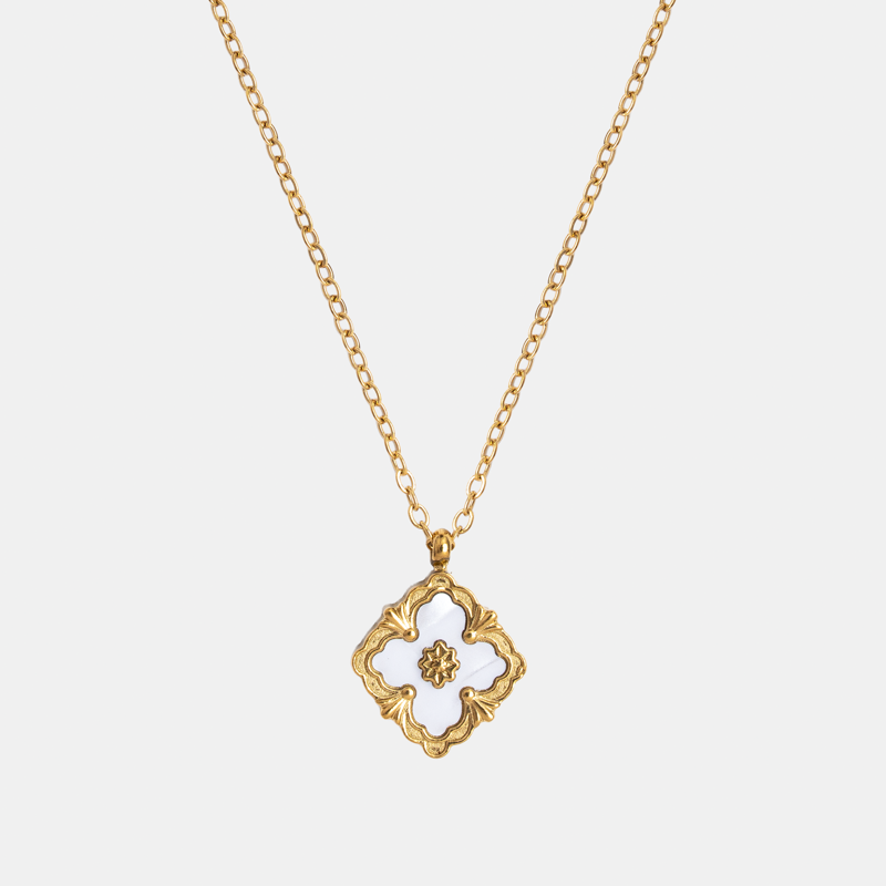 Molly Jewelry Four leaf Clover Necklace Gold (White)