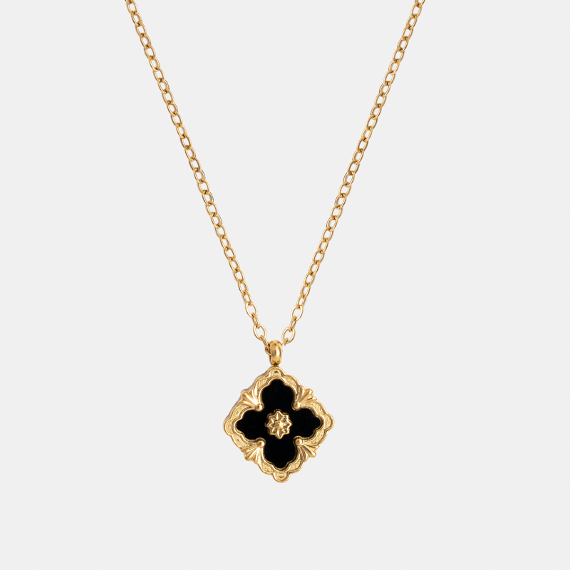 Molly Jewelry Four leaf Clover Necklace Gold (Black)